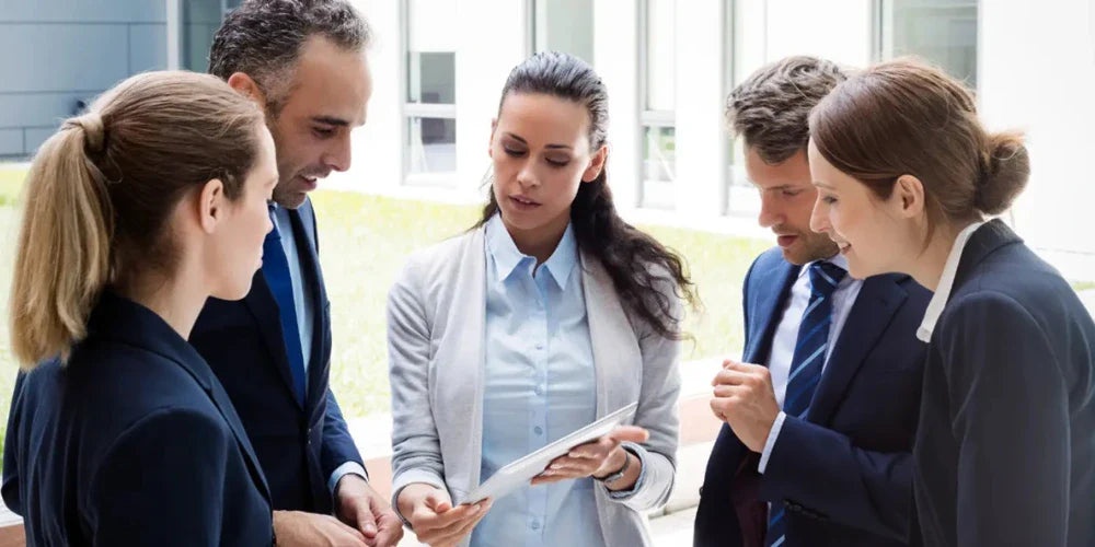 Comunicación profesional en contextos corporativos: registro y cortesía